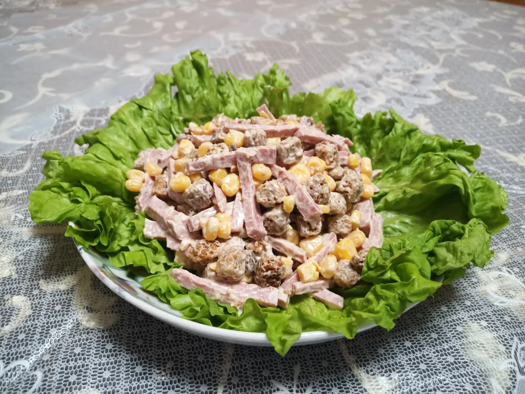 Салат с сухариками Салат с кириешками