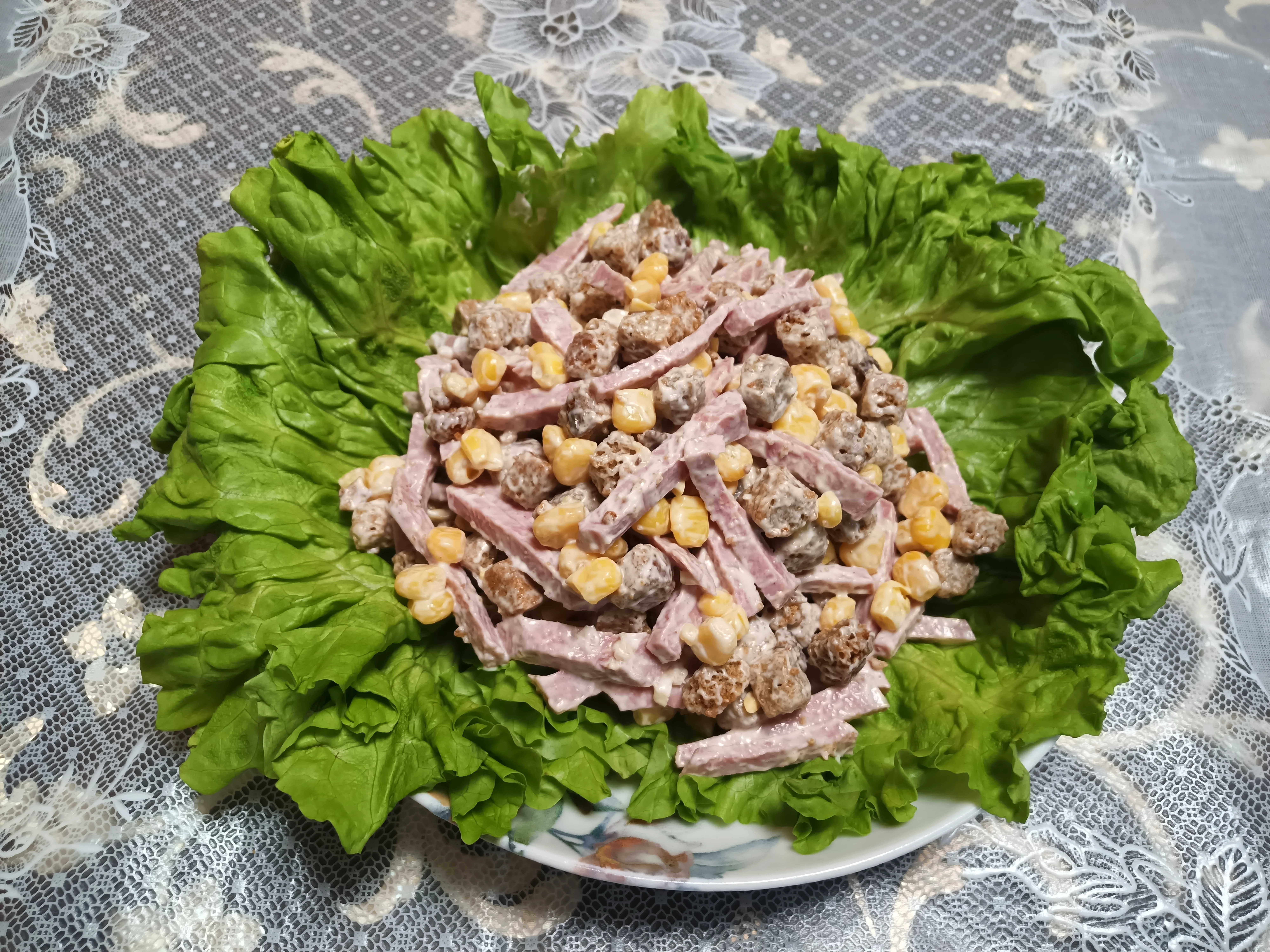 Салат с Сухариками