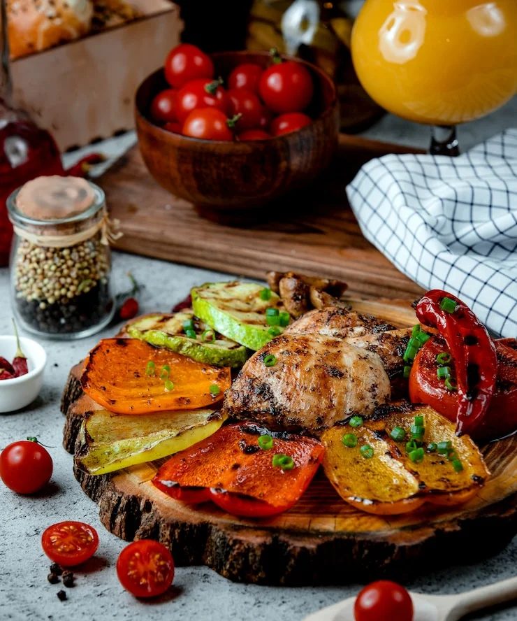 Запеченная курица с овощами